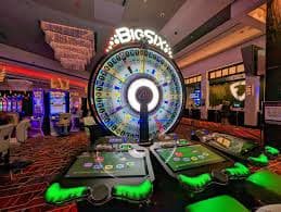 American Roulette wheel with 38 pockets displayed in a live messislot studio